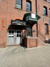 390 Berry St, Brooklyn, NY for lease Building Photo- Image 1 of 3