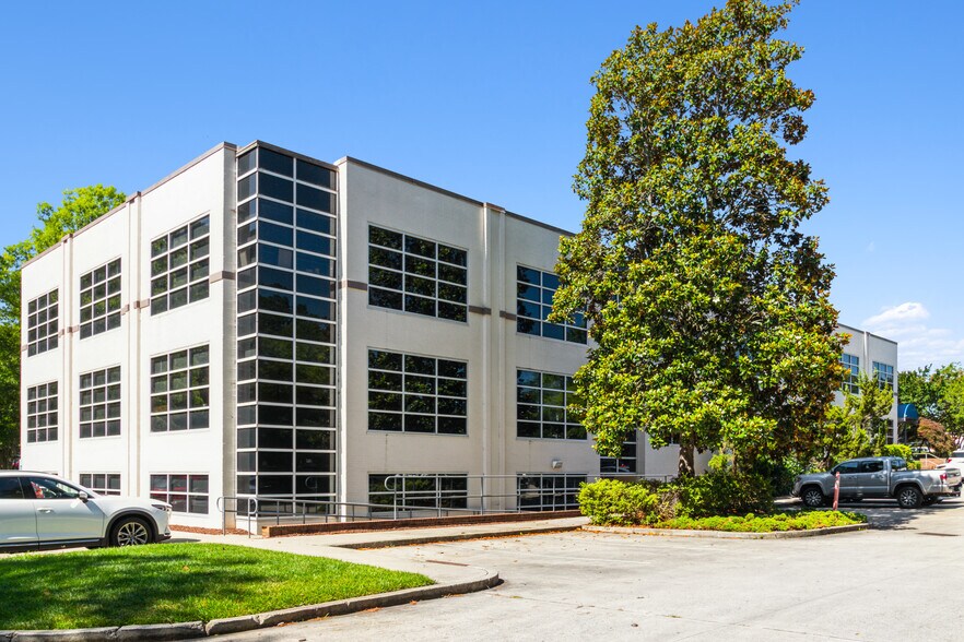 1830 Hillandale Rd, Durham, NC à vendre - Photo du bâtiment - Image 2 de 17