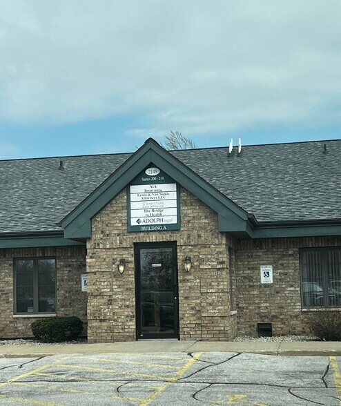 2149 Velp Ave, Green Bay, WI for lease - Building Photo - Image 1 of 11