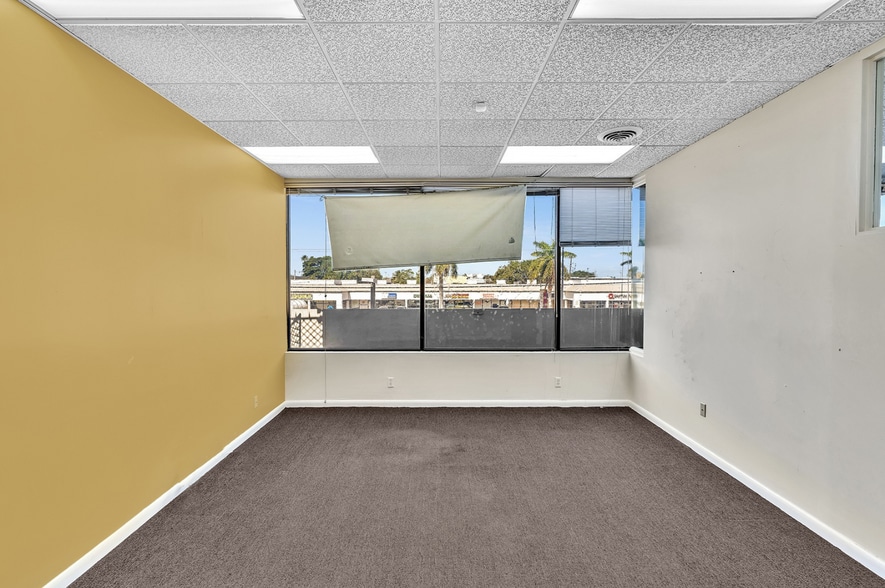 100 E Oakland Park Blvd, Oakland Park, FL for lease - Building Photo - Image 2 of 17