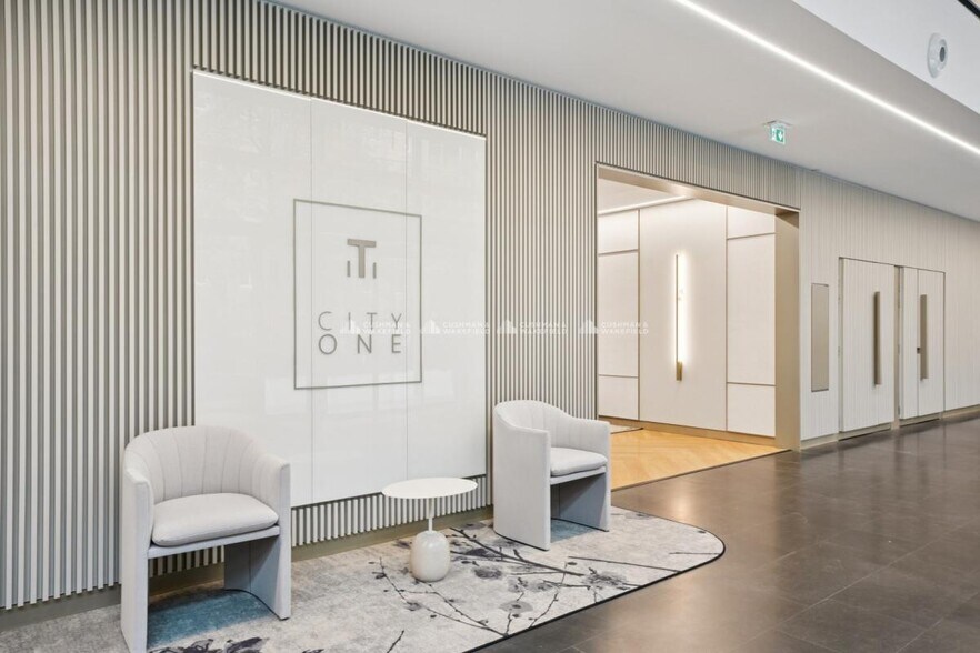 Office in Lyon for lease - Lobby - Image 2 of 18