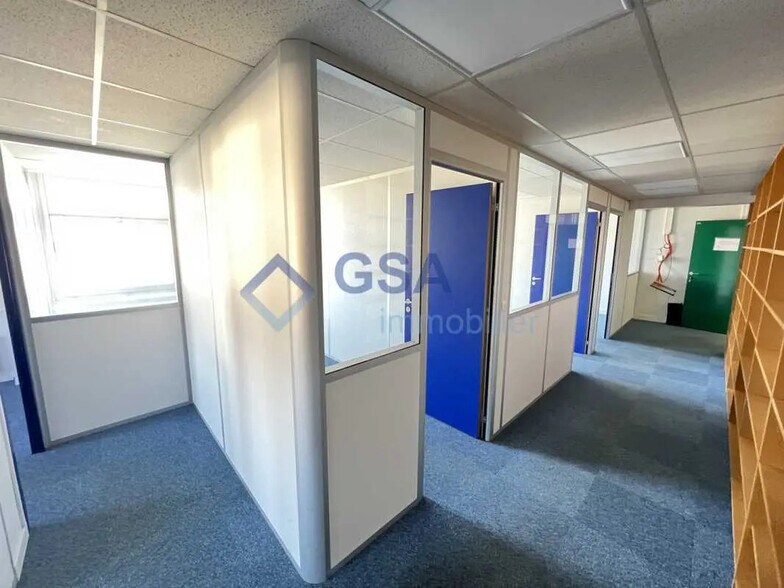 Bureau dans Corbeil-Essonnes à louer - Photo du bâtiment - Image 2 de 8