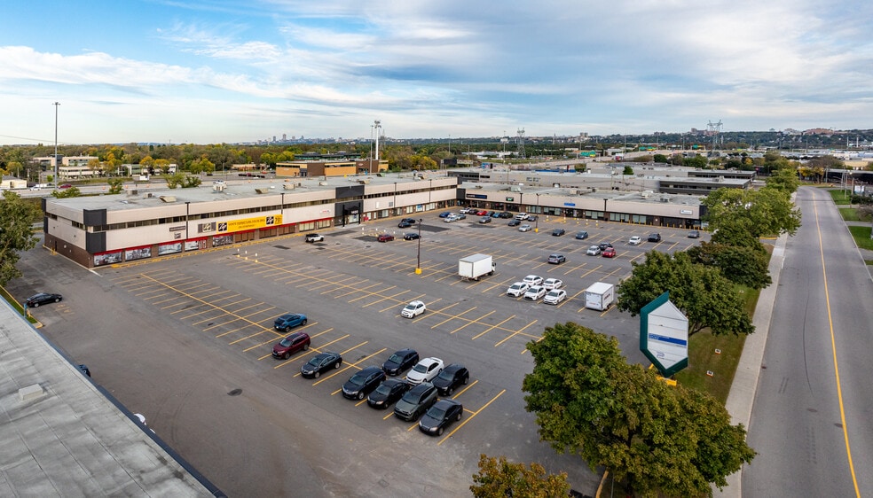 1400 Av St-Jean-Baptiste, Québec, QC à louer - Photo du bâtiment - Image 1 de 5