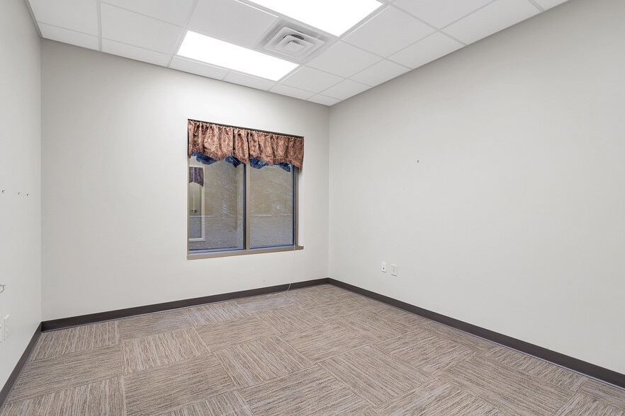 4385 Johns Creek Pky, Suwanee, GA for lease - Interior Photo - Image 2 of 34