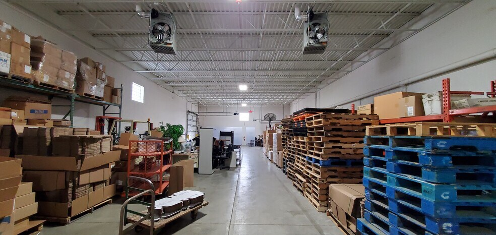 8035 Austin Ave, Morton Grove, IL à louer - Photo du bâtiment - Image 2 de 22