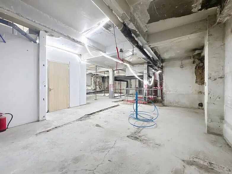 Office in Paris for sale - Interior Photo - Image 3 of 5