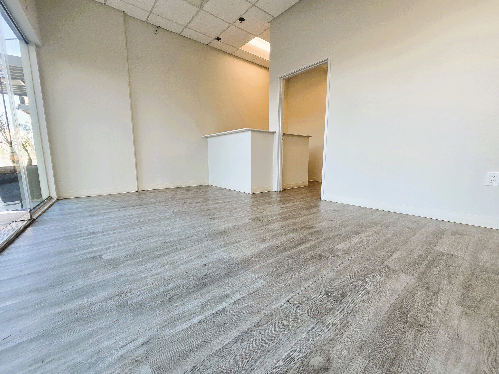 221 E 12th St, Los Angeles, CA for lease Interior Photo- Image 1 of 4