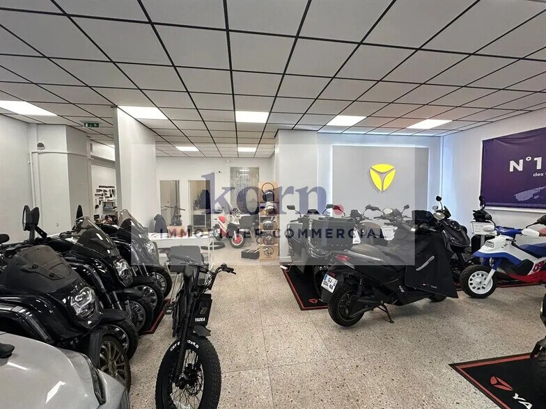 Retail in Paris for sale - Interior Photo - Image 1 of 9