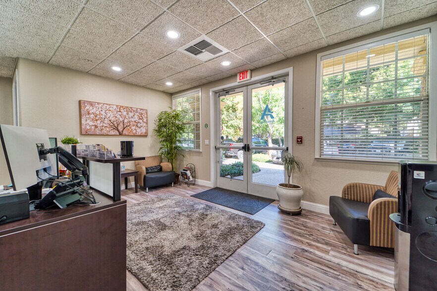 1100 Civic Center Blvd, Yuba City, CA for lease - Building Photo - Image 2 of 7