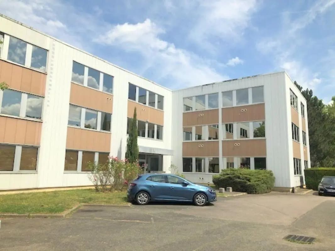 Office in Buc for lease Building Photo- Image 1 of 12