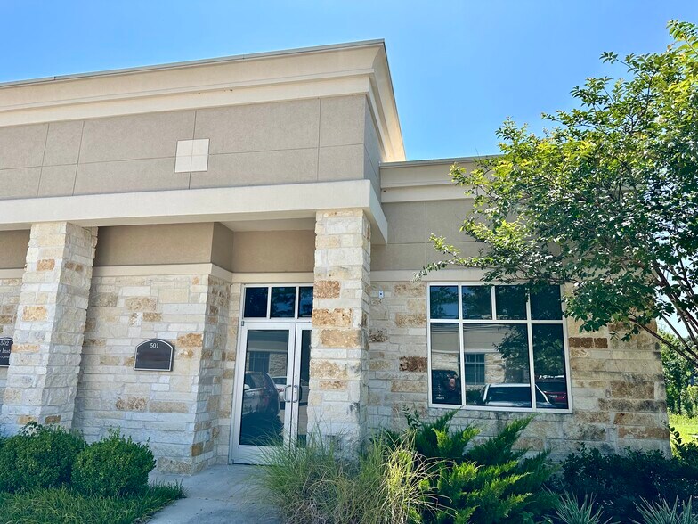 32731 Egypt Ln, Magnolia, TX à louer - Photo du bâtiment - Image 2 de 16