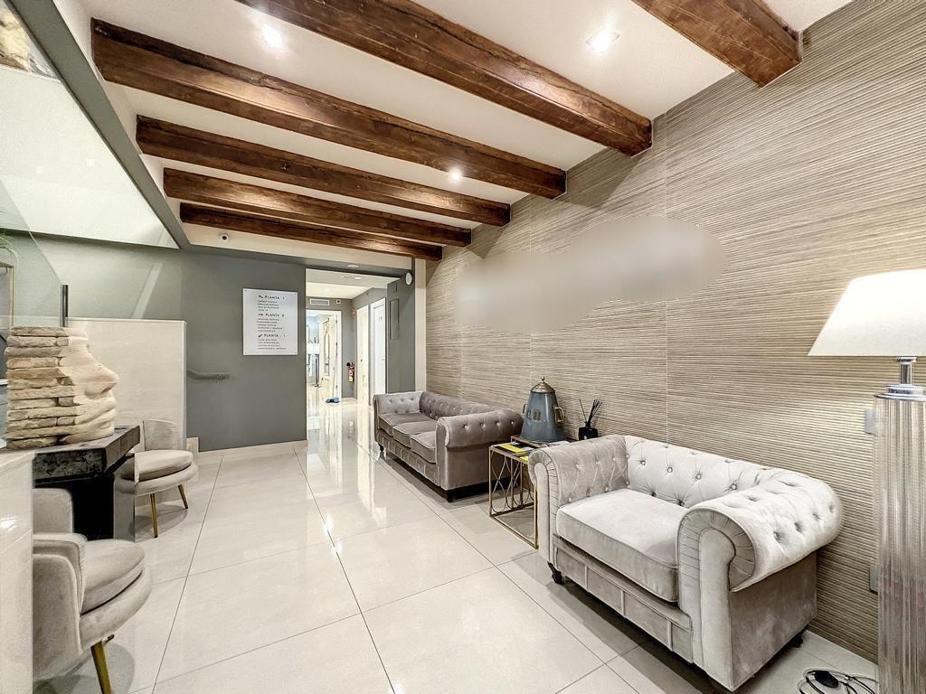 Retail in Barcelona, Barcelona for lease Interior Photo- Image 1 of 15