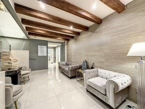 Retail in Barcelona, Barcelona for lease Interior Photo- Image 1 of 15