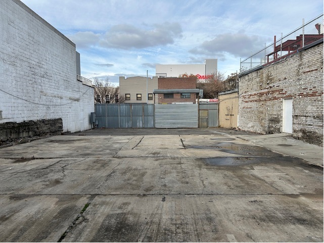 22 Grattan St, Brooklyn, NY for lease - Building Photo - Image 2 of 6