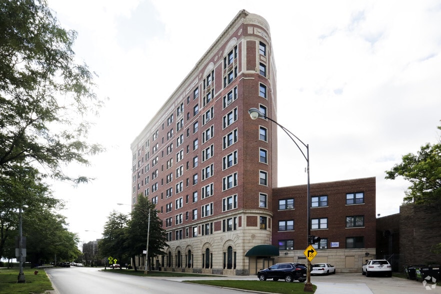 7100 S South Shore Dr, Chicago, IL à louer - Photo du bâtiment - Image 2 de 19