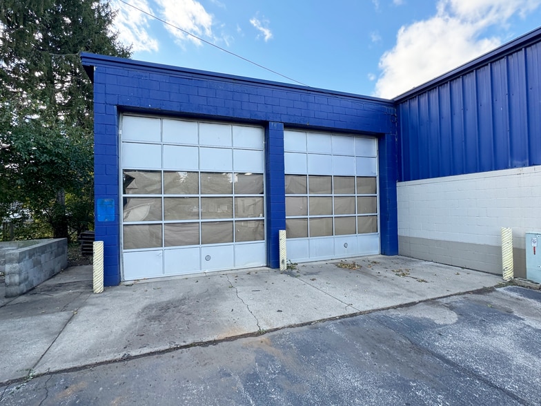 1155 E Main St, Plainfield, IN à vendre - Photo du bâtiment - Image 2 de 15