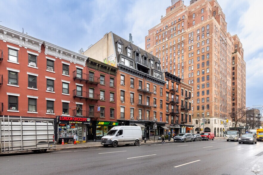 246 10th Ave, New York, NY for sale - Building Photo - Image 2 of 4