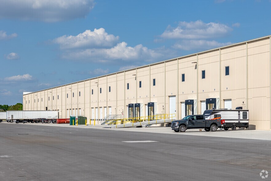 1855 S County Line Rd, Plant City, FL à louer - Photo du bâtiment - Image 2 de 4