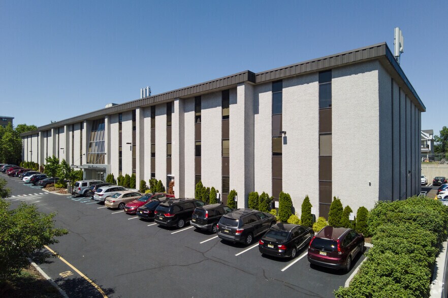 385 Prospect Ave, Hackensack, NJ for lease - Primary Photo - Image 1 of 5