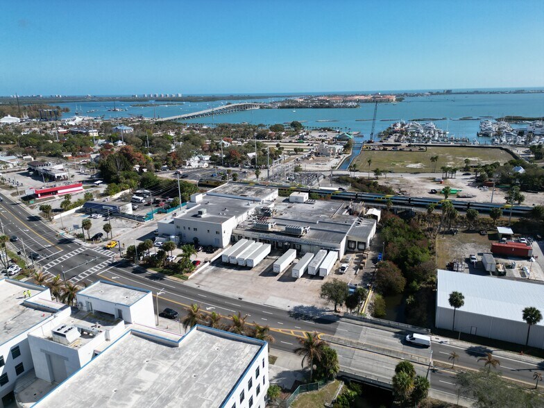 330 N US Highway 1, Fort Pierce, FL à vendre - Photo du bâtiment - Image 1 de 18