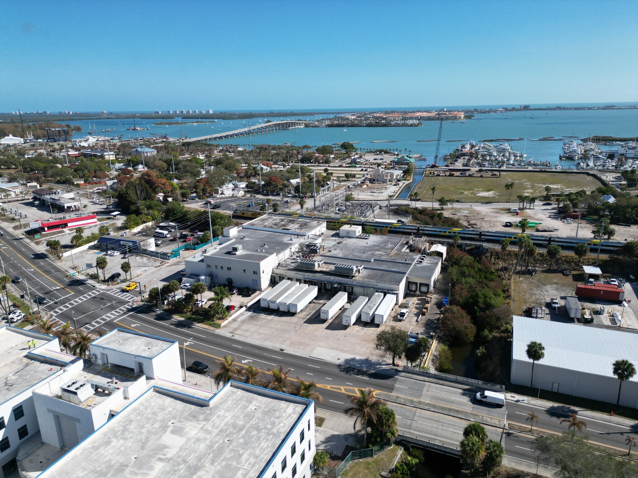 330 N US Highway 1, Fort Pierce, FL à vendre Photo du bâtiment- Image 1 de 19