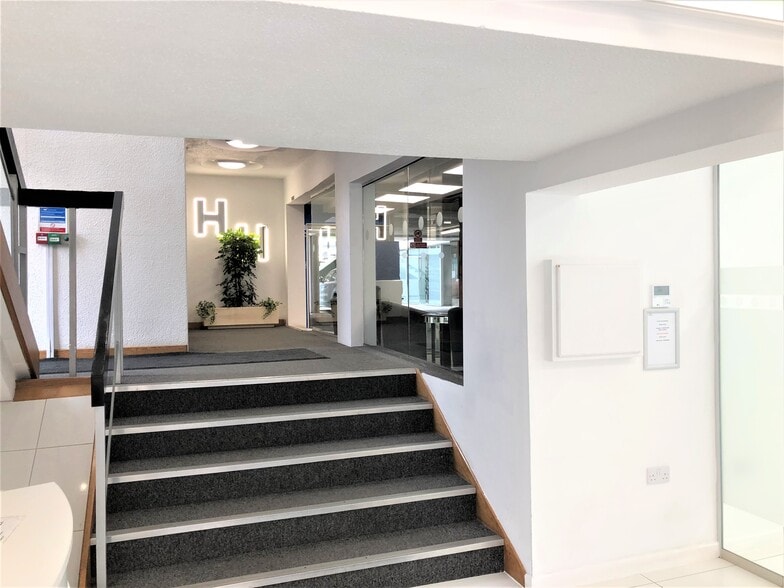 165-177 The Broadway, Londres à louer - Photo intérieure - Image 3 de 18