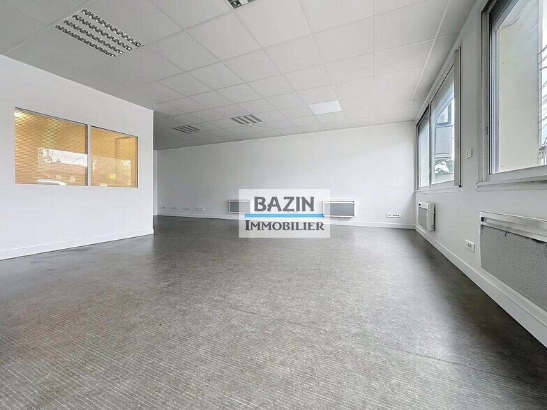 Flex in Sainte-Geneviève-des-Bois for lease - Interior Photo - Image 3 of 6