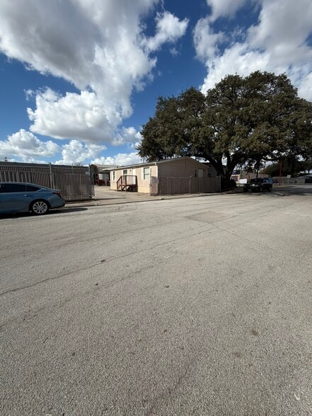 1706 Clinton Dr, Galena Park, TX for sale - Building Photo - Image 2 of 27