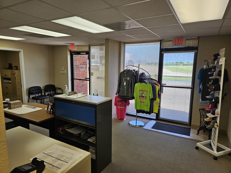 2604 N Kaufman St, Ennis, TX for lease - Building Photo - Image 3 of 10