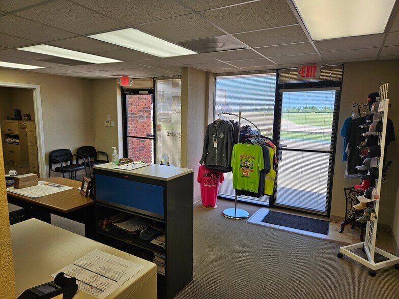 2604 N Kaufman St, Ennis, TX à louer - Photo du bâtiment - Image 3 de 10