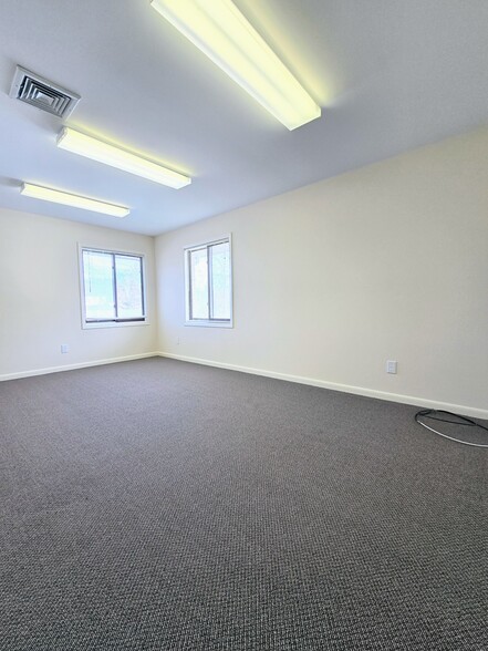 255 Route 17K, Newburgh, NY for lease - Building Photo - Image 2 of 5