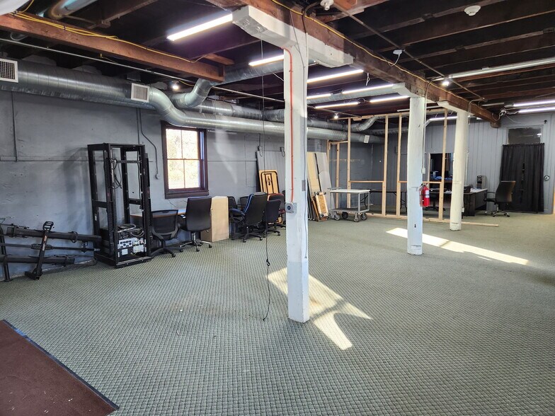 25 Liftbridge Ln E, Fairport, NY à louer - Photo du bâtiment - Image 3 de 5