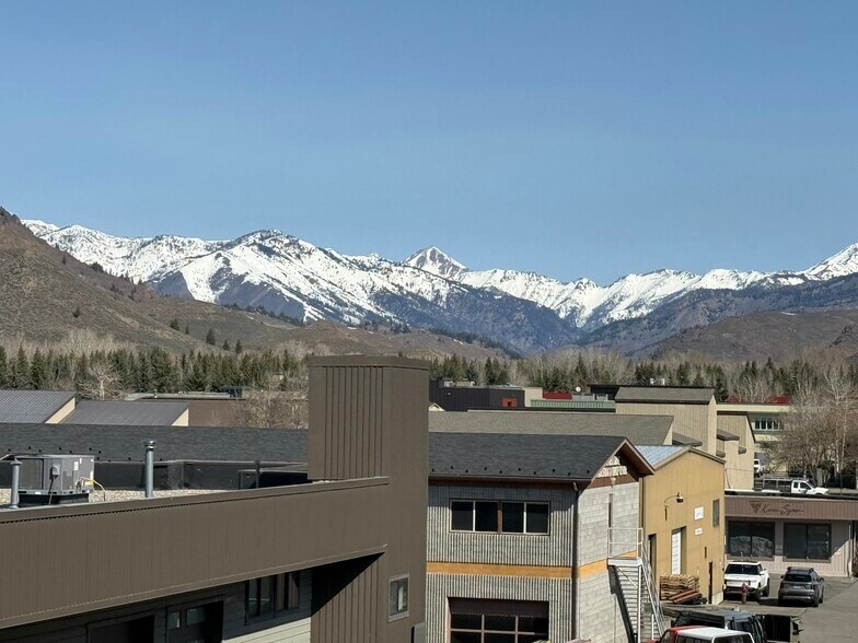 471 E 10th St, Ketchum, ID à vendre - Photo du bâtiment - Image 3 de 23