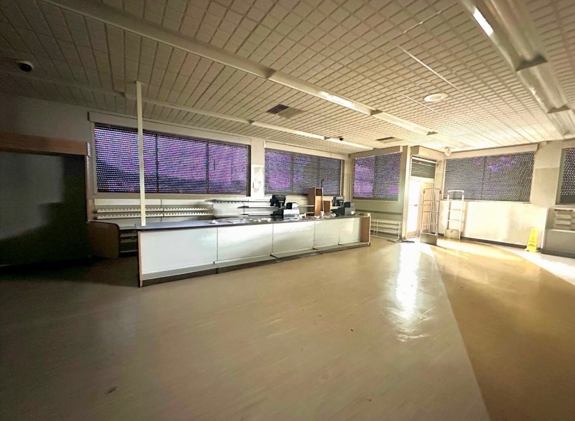 220 3rd St, Wellsville, OH for lease Interior Photo- Image 1 of 4