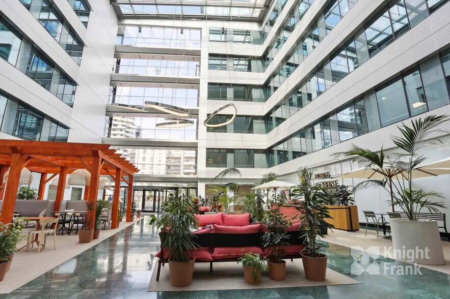 65 Rue Camille Desmoulins, Issy-les-Moulineaux à louer - Photo du bâtiment - Image 2 de 15