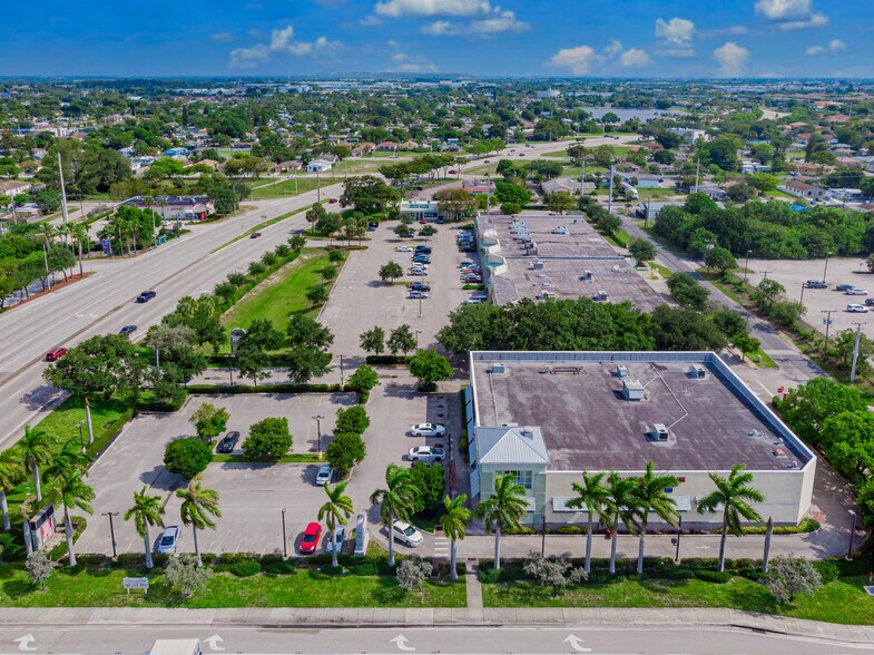 150-192 N Powerline Rd, Pompano Beach, FL à louer - Photo du bâtiment - Image 3 de 6