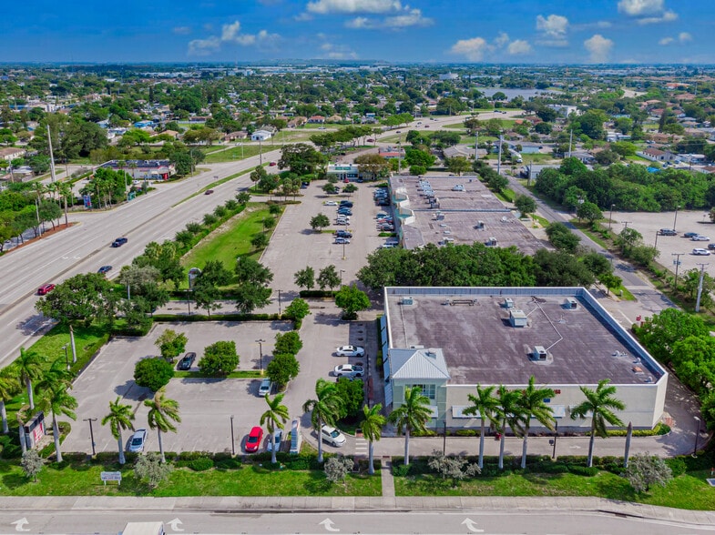 150-192 N Powerline Rd, Pompano Beach, FL à louer - Photo du bâtiment - Image 3 de 6