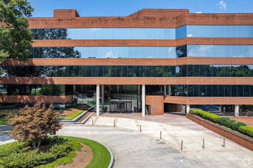 3091 Governors Lake Dr, Peachtree Corners, GA for lease - Building Photo - Image 3 of 19