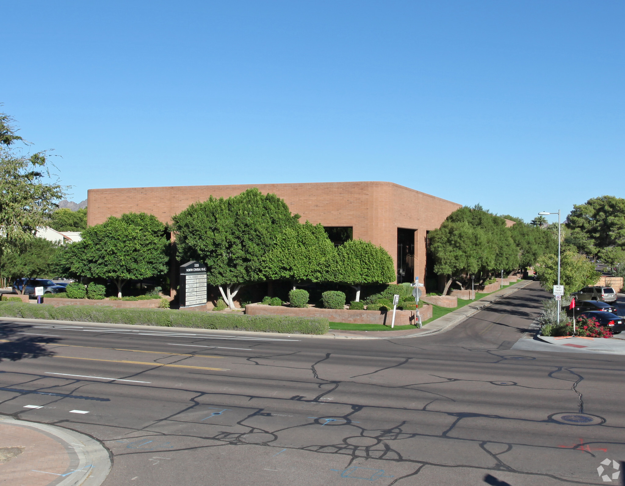 5225 N Central Ave, Phoenix, AZ à vendre Photo du bâtiment- Image 1 de 1