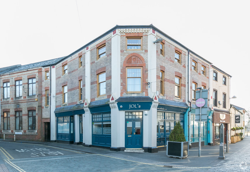 30-31 High St, Merthyr Tydfil for lease - Primary Photo - Image 1 of 2