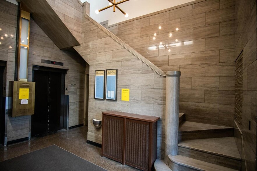 10 E 3rd St, Tulsa, OK for sale - Interior Photo - Image 3 of 8