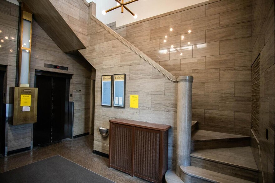 10 E 3rd St, Tulsa, OK à vendre - Photo intérieure - Image 3 de 8