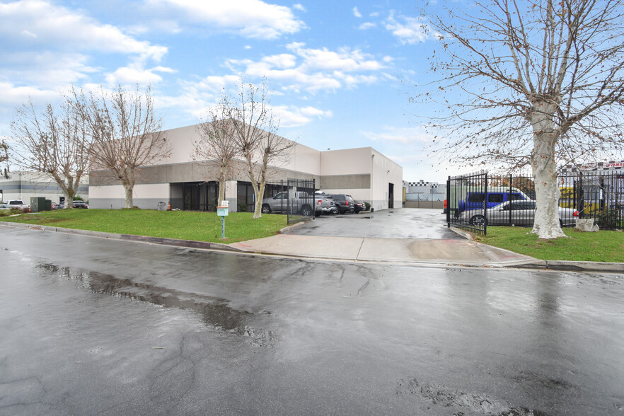 339 S American Cir, Corona, CA for lease - Building Photo - Image 1 of 21