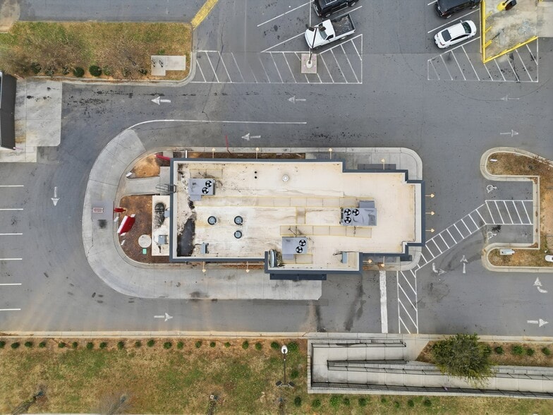 6107 The Plaza, Charlotte, NC for lease - Building Photo - Image 3 of 23