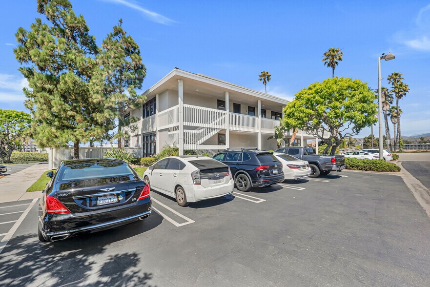 996-1000 S Seaward Ave, Ventura, CA à louer - Photo du bâtiment - Image 1 de 4