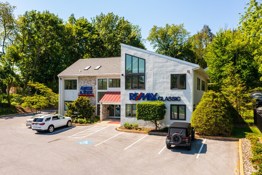 528 E Lancaster Ave, Wayne, PA for lease - Building Photo - Image 2 of 9