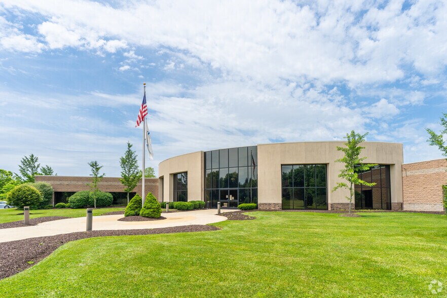 4444 Innovation Way, Allentown, PA à louer - Photo du bâtiment - Image 2 de 10
