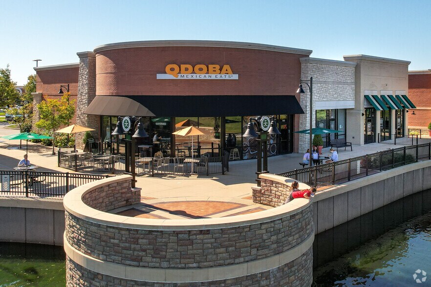 1160 Town and Country Crossing Dr, Town And Country, MO for lease - Building Photo - Image 2 of 5