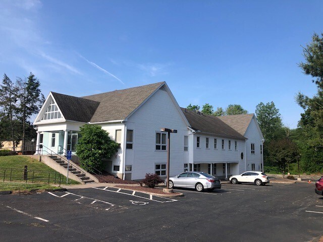 300 Queen St, Southington, CT à louer - Photo du bâtiment - Image 3 de 19