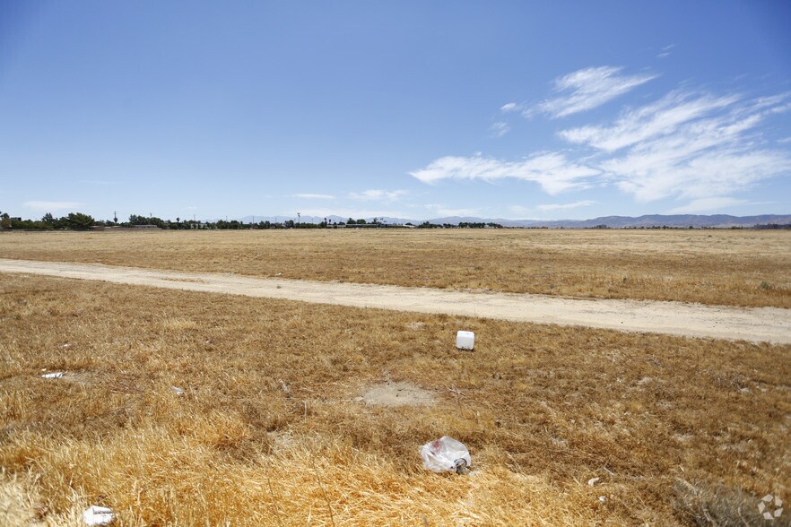 43357 Sierra Hwy, Lancaster, CA à vendre - Photo du bâtiment - Image 2 de 3